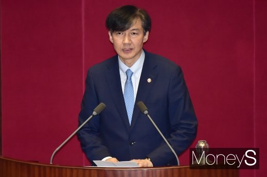 [머니S포토] 조국 장관 