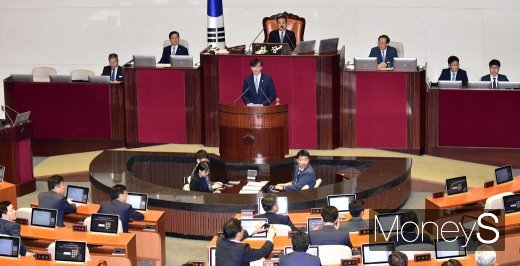 [머니S포토] 조국 법무부 장관의 국회 데뷔