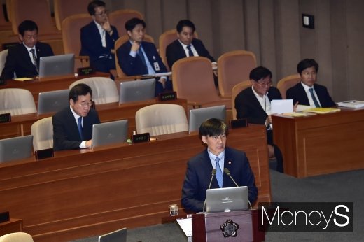 [머니S포토] 정치분야 대정부질문 받는 조국 법무부 장관