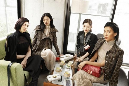 정채연, 펜디와 바게트 백 캠페인 촬영