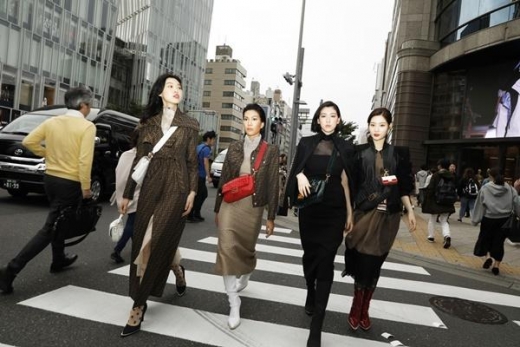 정채연, 펜디와 바게트 백 캠페인 촬영
