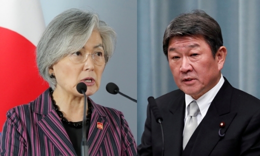 강경화 외교부 장관(왼쪽)과 모테기 도시미쓰 일본 신임 외무상. /사진=로이터
