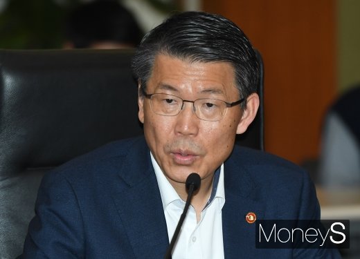 [머니S포토] 은성수 금융위원장 