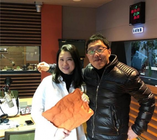 김유리 리포터(왼쪽) 김제동. /사진=MBC 굿모닝FM 김제동입니다 SNS 캡처    