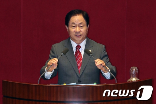 주광덕 자유한국당 의원이 지난 26일 서울 여의도 국회에서 열린 정치분야 대정부질문에서 조국 법무부 장관에게 질의하고 있다. /사진=뉴스1