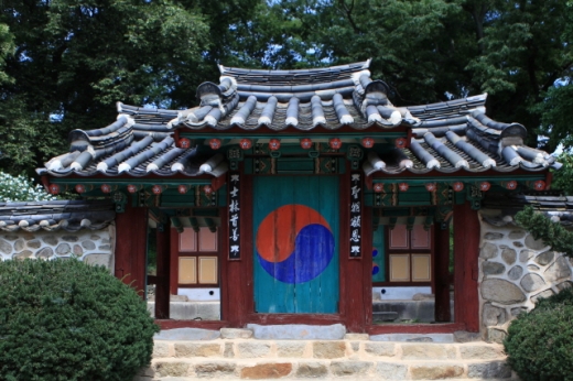 제향 공간으로 들어가는 내삼문은 서원 건물 중 유독 지붕이 낮다. /사진제공=한국관광공사