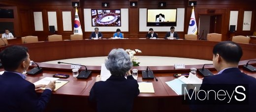 [머니S포토] 성희롱·성폭력 신고시스템 개선방안 관련 사회장관회의