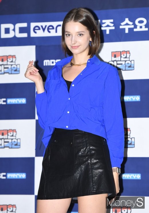 [머니S포토] 안젤리나, 포즈만 취해도 화보