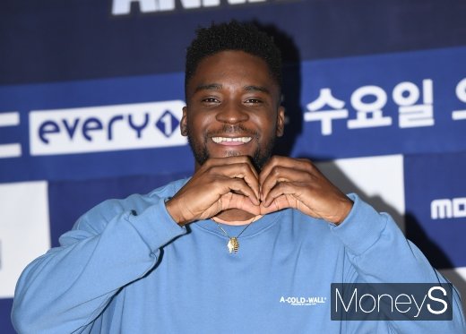 [머니S포토] 대한외국인 샘오취리 '하트 발사'