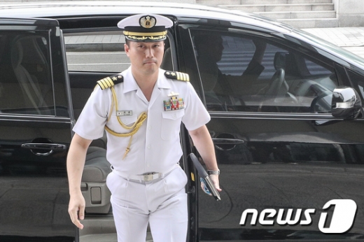 일본이 방위백서에 독도 영유권을 주장한 27일 오후 와타나베 다쓰야 일본 해상자위대 대령이 서울 용산구 합동참모본부로 초치되고 있다. /사진=뉴스1