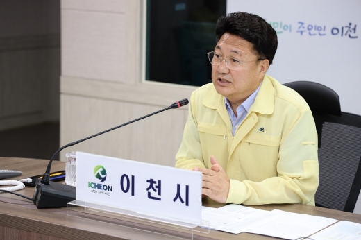 아프리카돼지열병 방역상황 점검 회의 주재하는 엄태준 이천시장. / 이하 사진제공=이천시
