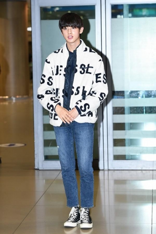 [★공항패션] ‘프로듀스 X 101' 김민규, 캐주얼 남친 룩