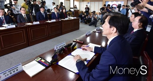 [머니S포토] 정부, 탈 검찰화 개혁 방안 마련
