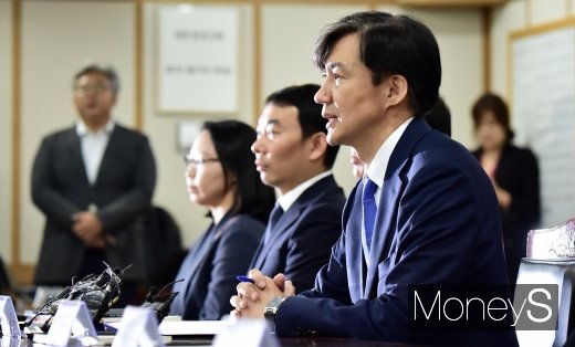 [머니S포토] 조국 장관, 검찰 개혁에 박차
