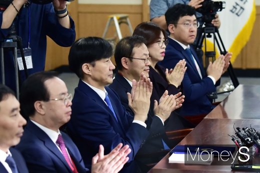 [머니S포토] 검찰 개혁 박차 조국, 제2기 법무·검찰 개혁위원회 발족