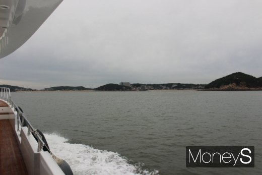 아지뭇80서 바라본 왕산해변과 을왕해변. /사진=박정웅 기자