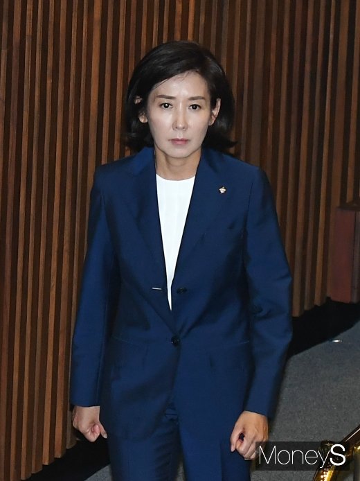 [머니S포토] 자리로 돌아가는 나경원 원내대표