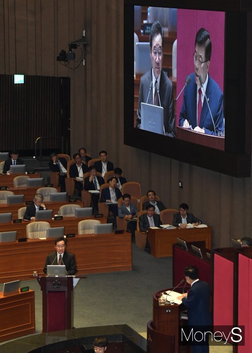 [머니S포토] 경제분야 대정부 질문하는 김광림 의원
