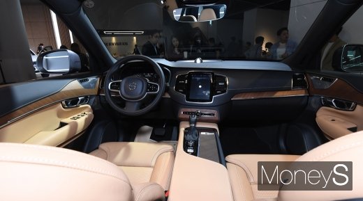 [머니S포토] 신형 'XC90', 세련되고 넓은 내부