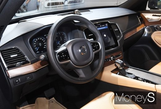 [머니S포토] 볼보 XC90, 고급스러운 센터페시아