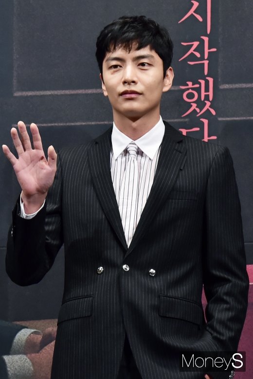 [머니S포토] 이민기, 부드러운 카리스마