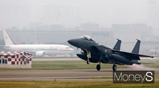 [머니S포토] 제71회 국군의날, 우리 공군 주력 F15-K 비상