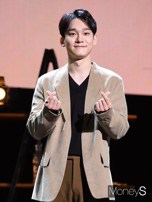 [머니S포토] 엑소 첸 '셀렘주의보 하트'