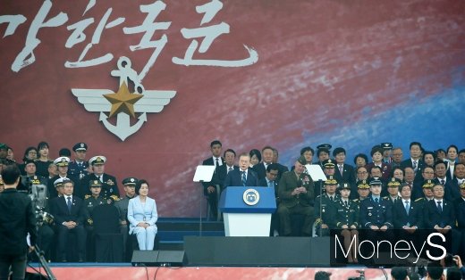 [머니S포토] 제71회 국군의날 기념사 전하는 문재인 대통령