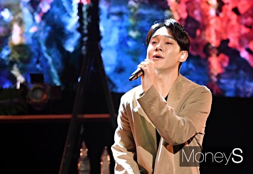 [머니S포토] 엑소 첸 '레트로 팝 감성으로~'