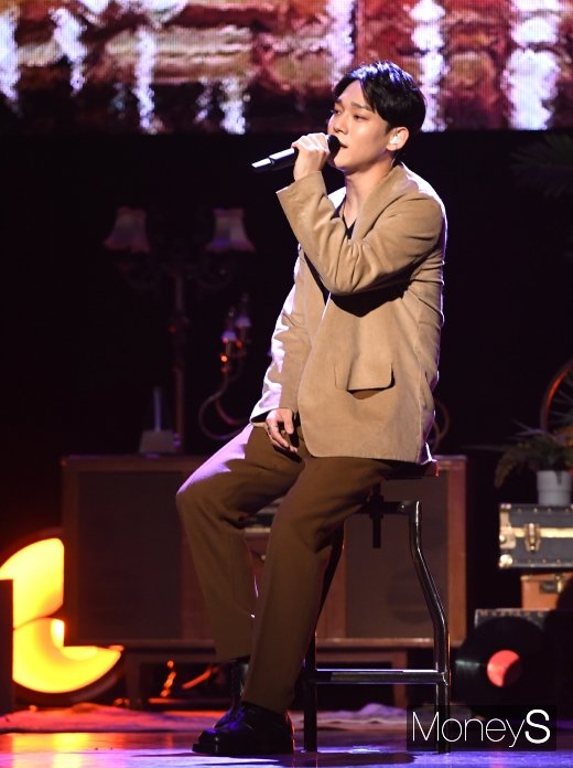 [머니S포토] 엑소 첸, 가을 감성 자극하는 보이스