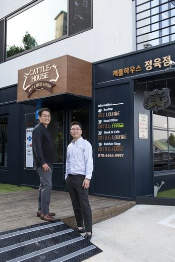 캐틀팜 엠렉, 멘땅에서 헤딩하며 성장이뤄내