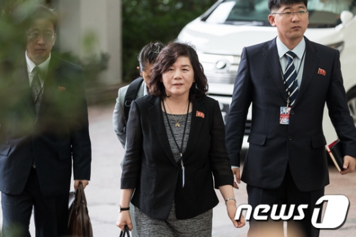 최선희 북한 외무성 부상(가운데). /사진=뉴스1
