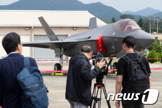지난 26일 열린 제71회 국군의 날 기념행사 미디어데이에서 공개된 F-35A 스텔스 전투기. /사진=뉴스1