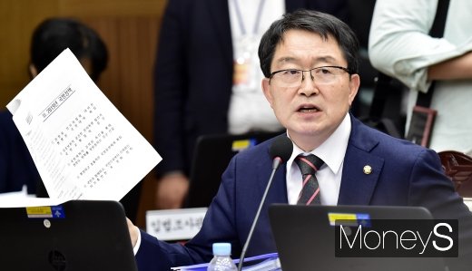 [머니S포토] 국가안보 문제 질타하는 백승주 의원
