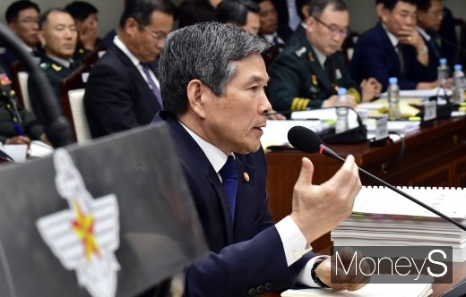 [머니S포토] 북 미사일 발사에 묻힌 국방부 국정 감사