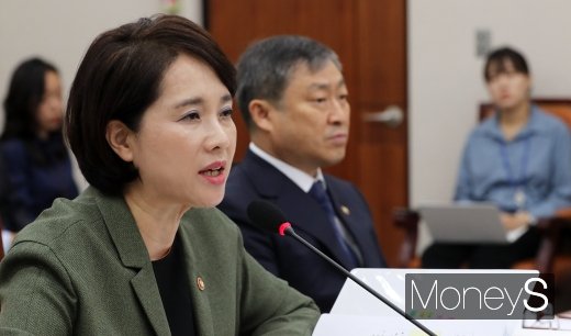 [머니S포토] 2019 교육부 국감, 의원 질의 답하는 유은혜 부총리