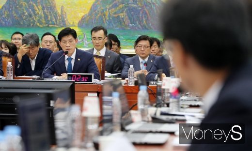 [머니S포토] 질의에 답하는 노형욱 국무조정실장