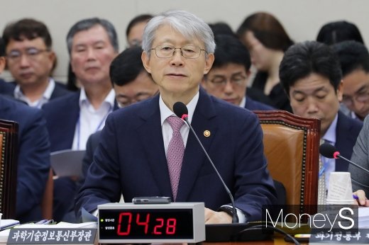 [머니S포토] 최기영 장관, 