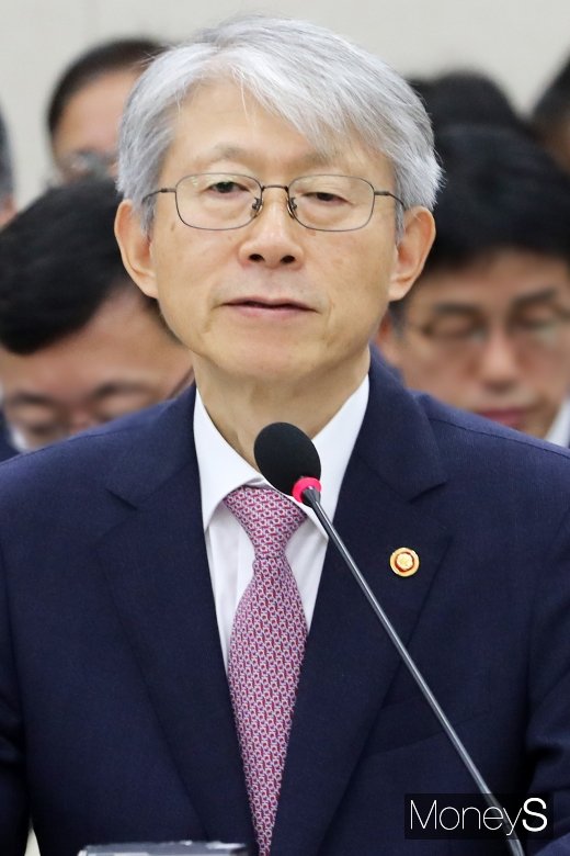 [머니S포토] 답변하는 최기영 과기부 장관