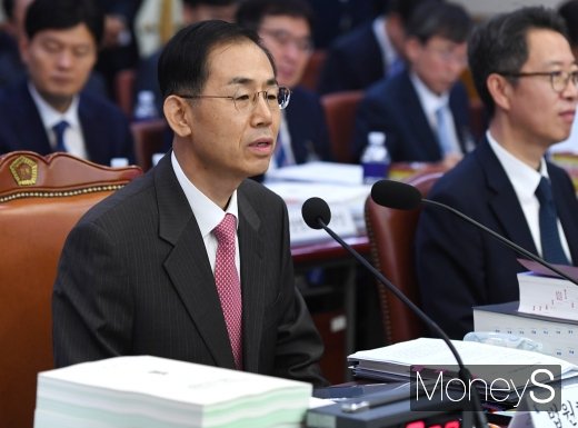 [머니S포토] 질의에 답하는 조재연 법원행정처장