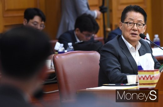[머니S포토] 질의하는 박지원 의원