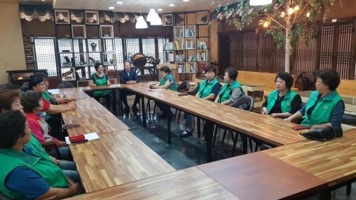 포천시 일동면 새마을부녀회 ASF 차단방역 동참. / 사진제공=포천시