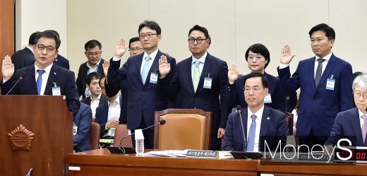 [머니S포토] 포털사 대표들 국감 증인 출석