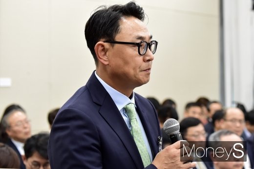 [머니S포토] 질의 경청하는 여민수 카카오 대표
