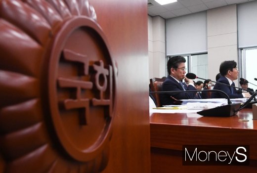 [머니S포토] 국정감사 참석한 성윤모 장관과 정승일 차관