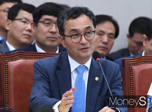 [머니S포토] 답변하는 박원주 특허청장