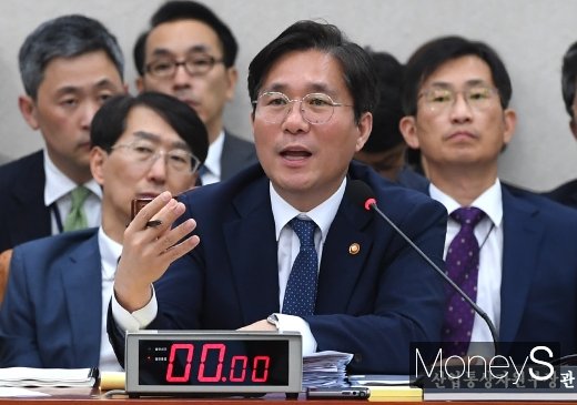 [머니S포토] 성윤모 장관 