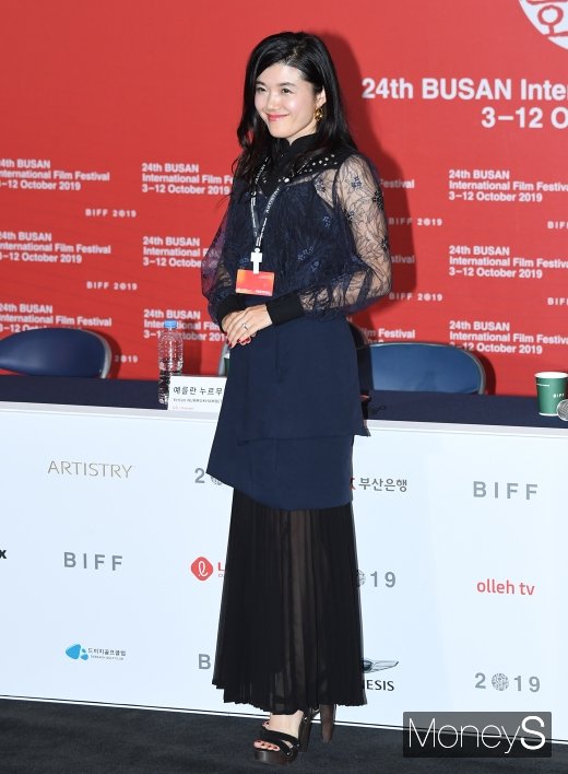 [머니S포토] 리사 타케바, 우아한 시스루 패션