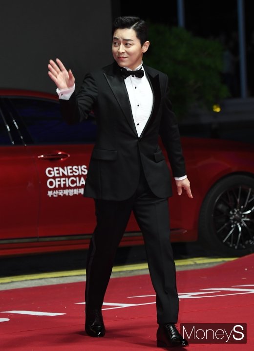 [머니S포토] 조정석 '멋짐 폭발'