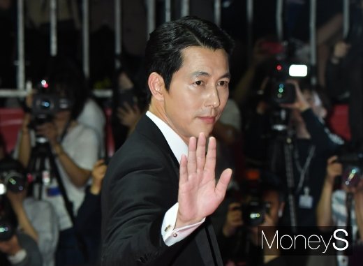 [머니S포토] 정우성 '심쿵 눈맞춤'